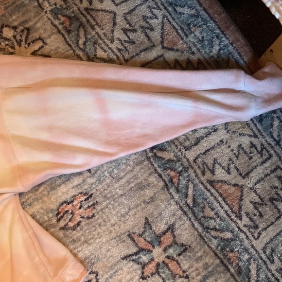 Justice crop top for kids 9-10+ Super cute for the summer and the fall or spring - Picture 2 of 5